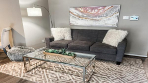 Charming 1BR Oasis, Private Patio & Resort Pool